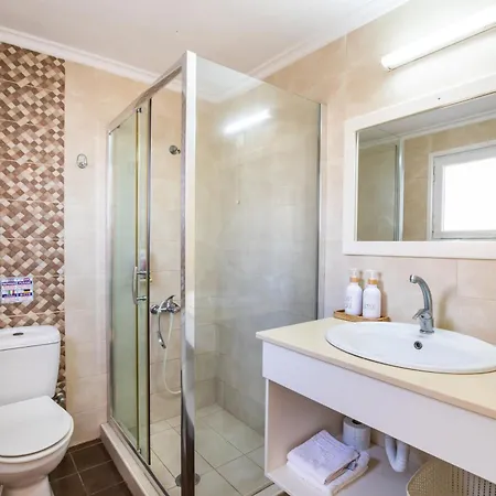 艾丽尼斯一室公寓式酒店 2*