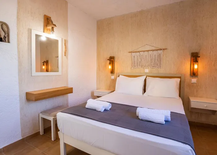 Elenis شقة فندقية 2*